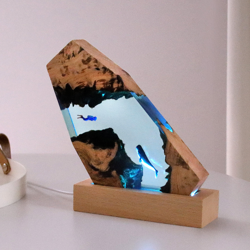 Resin Art Gift For Anniversary - ของตกแต่งบ้านรูปนักดำน้ำในถ้ำใต้น้ำ ทำจากไม้เนื้อแข็งและเรซิ่น เรืองแสง งานศิลปะทางทะเล ของขวัญวันเกิด