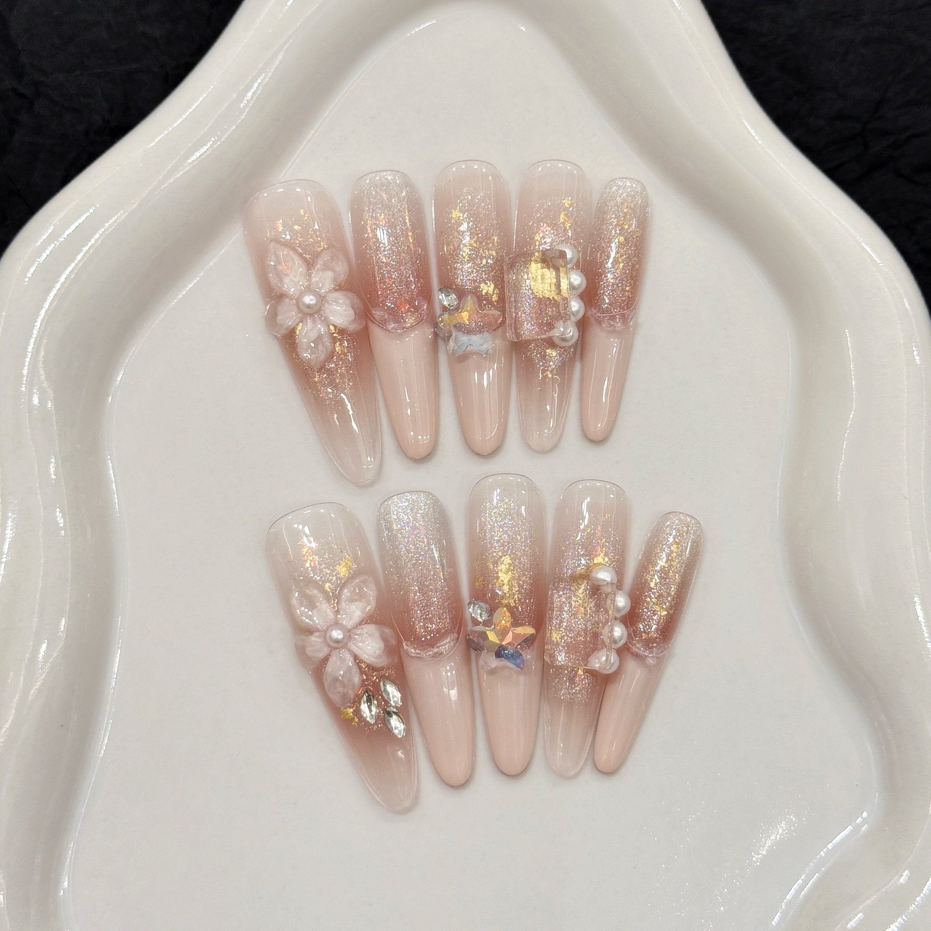 Resin Art With Flowers - เล็บปลอมแบบกดติด 10 ชิ้น ลายดอกไม้ กลิตเตอร์สีชมพูอ่อน ประดับมุกและดาว